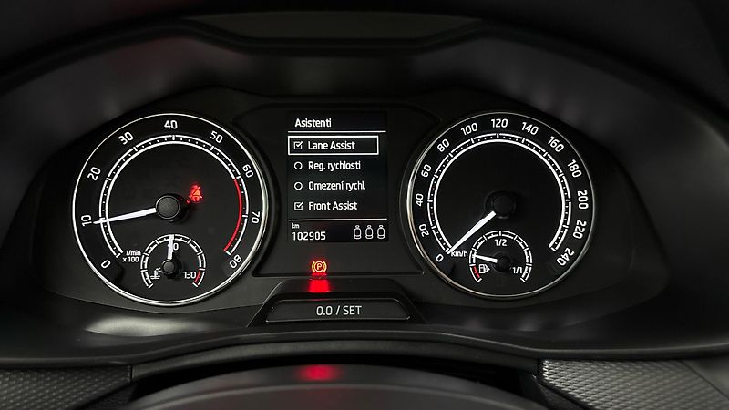 Škoda Kamiq 1.5 TSI Ambition - fotka 10 z 24