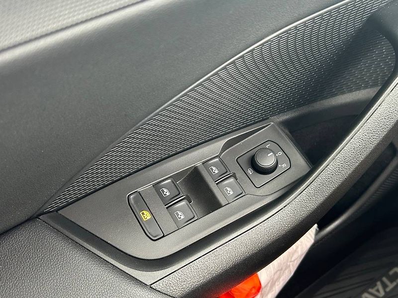 Škoda Octavia Ambition 6MP 2,0TDI - fotka 19 z 23
