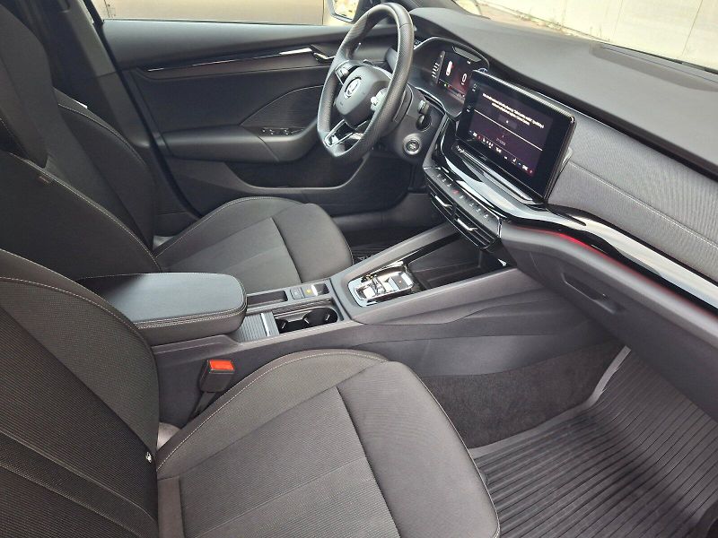 Škoda Octavia (2023) Combi SportLine DSG 4x4 2,0TDi - fotka 14 z 35