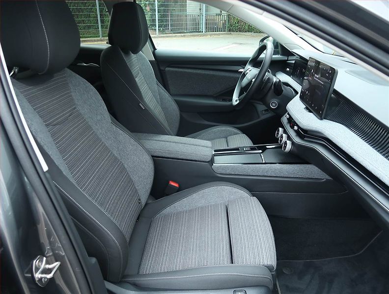 Škoda Superb (2025) 2.0 TDI, SELECTION, DPH - fotka 9 z 27
