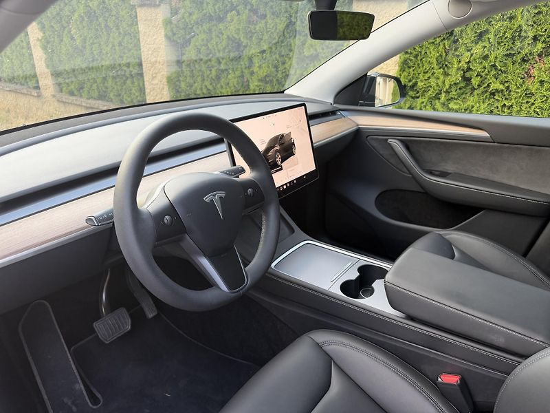 Tesla Model Y DUAL MOTOR-LONG RANGE-TAŽNÉ- - fotka 11 z 19