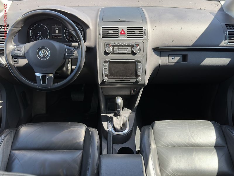 Volkswagen Touran (2011) 2.0 TDi, DSG, bixen, park - fotka 8 z 20