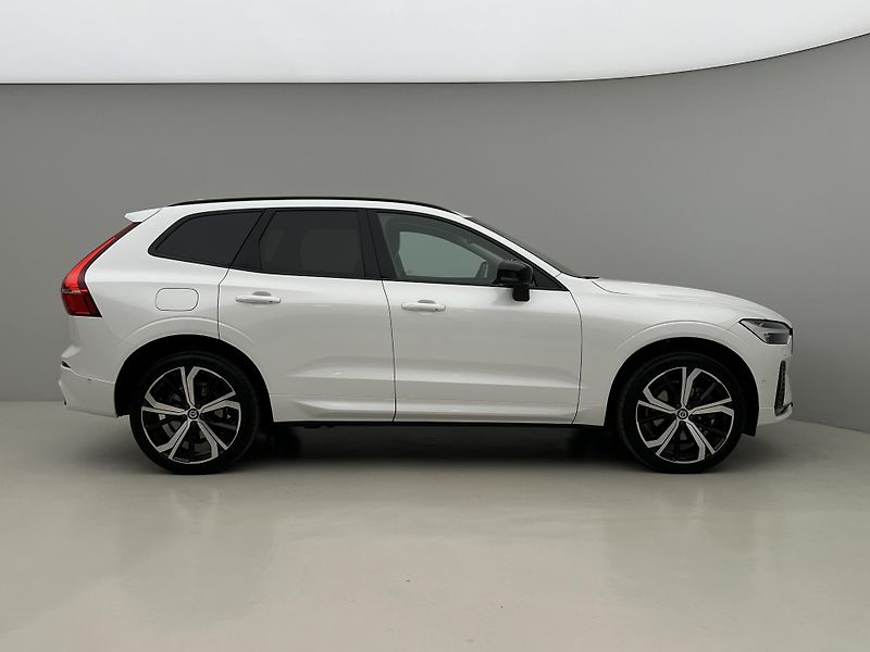 Volvo XC60 B5 AWD ULTIMATE DARK AUT  - fotka 10 z 47