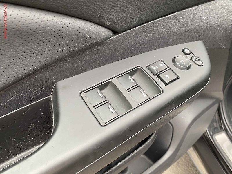 Honda CR-V (2016) 1.6 i-DTEC 4WD, Executive - fotka 13 z 19