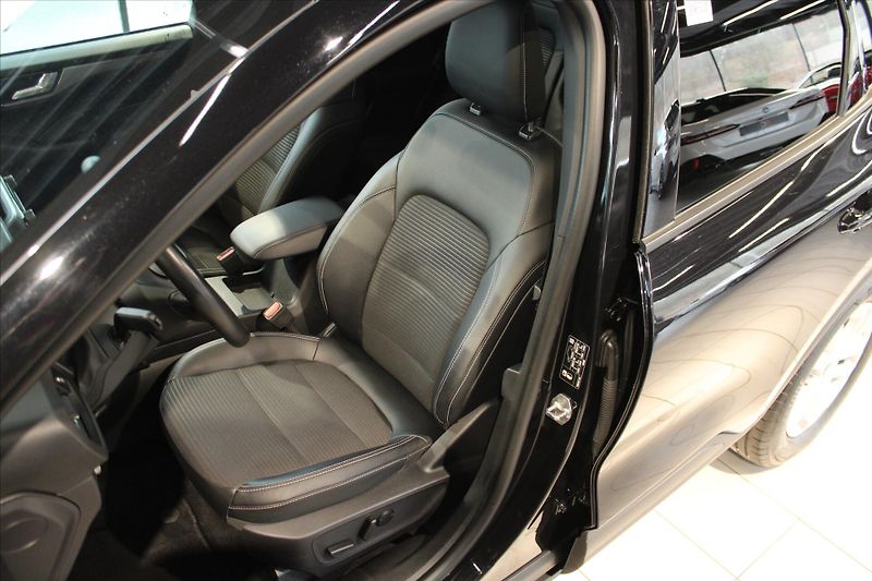 Ford Kuga TDCi AWD Titanium X ACC/BLIS/B - fotka 9 z 32