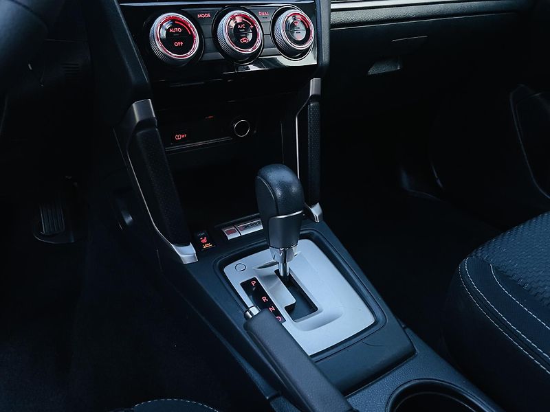 Subaru Forester 2.0i 4x4 AUT KAMERA VÝHŘEV LED - fotka 35 z 42