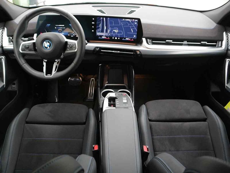 BMW iX2 - fotka 7 z 10