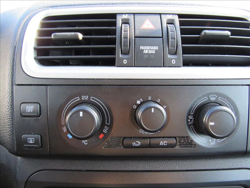 Škoda Fabia 1,2 HTP 51kW Combi - fotka 16 z 33