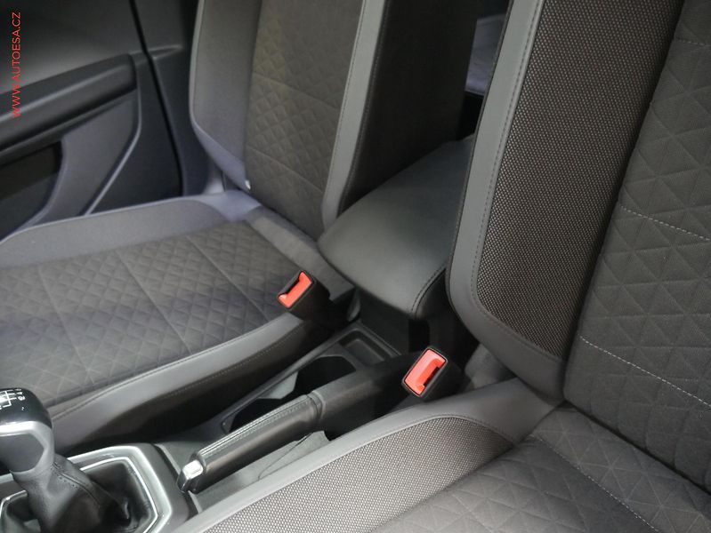 Volkswagen T-Cross (2023) 1.0 TSi, 2.maj,ČR, Style, LED - fotka 19 z 20