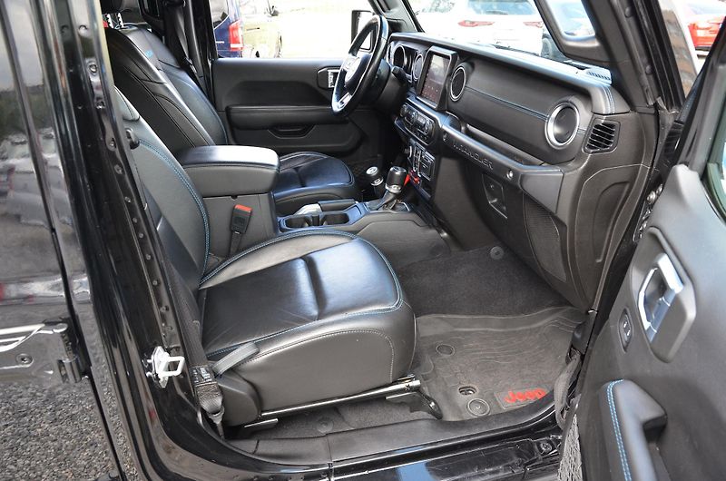 Jeep Wrangler (2022) Rubicon 4xe Unlimited 4x4 / ČR - fotka 11 z 52