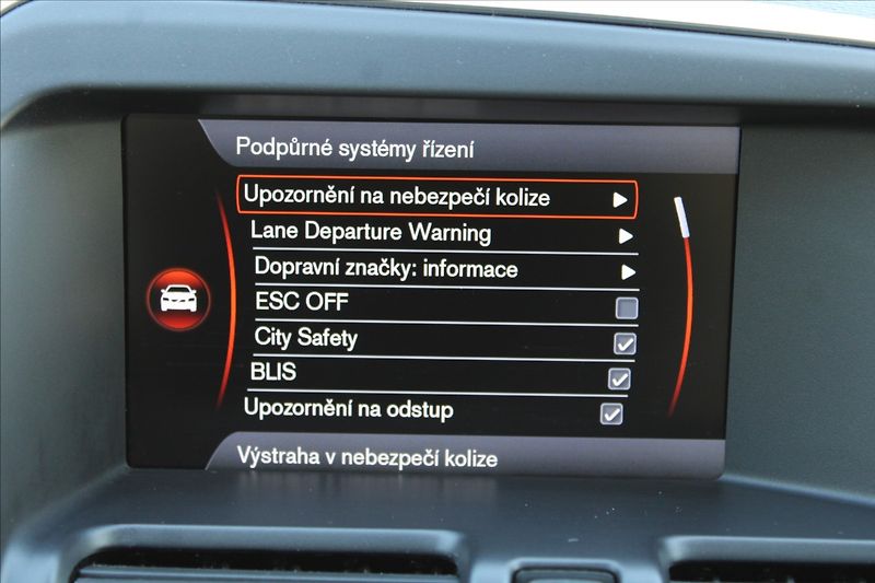 Volvo XC60 2,4 D4  ČR,A/T,4x4,OCEAN RACE - fotka 15 z 39