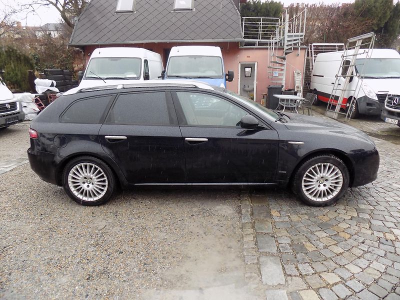 Alfa Romeo 159 3,2 JTS 191 KW  Q4 SPORTWAGON - fotka 8 z 40