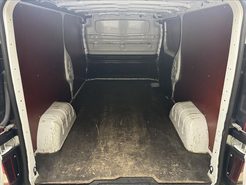 Opel Vivaro 1,6 89kW KLIMA DPH 1.MAJ CZ TZ - fotka 31 z 32