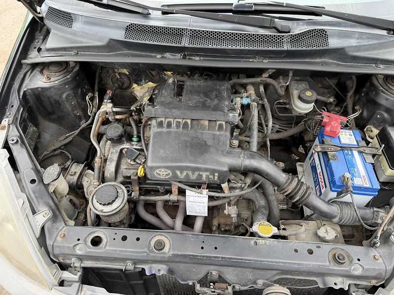 Toyota Yaris 1.0i - fotka 18 z 19