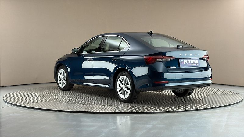 Škoda Octavia 2.0 TDI Style - fotka 2 z 25