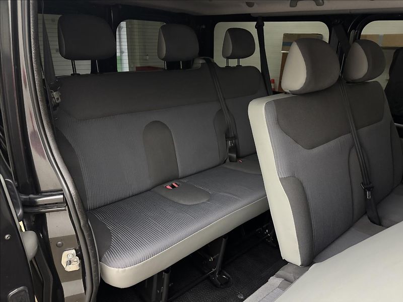 Opel Vivaro 2,5 107kW 9MÍST AC TAŽNÉ 1.MAJ - fotka 24 z 30