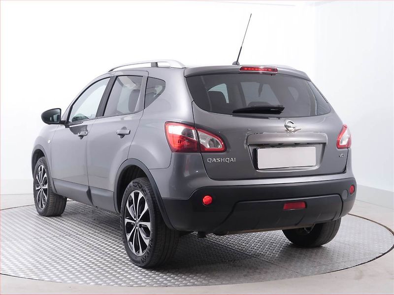 Nissan Qashqai (2013) 1.6 dCi, 4X4, Serv.kniha - fotka 4 z 18