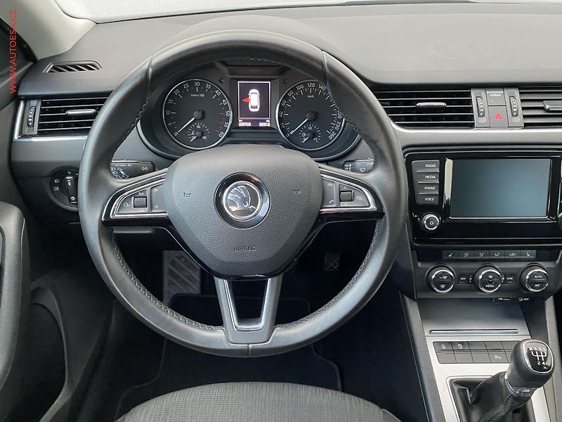 Škoda Octavia (2015) 1.6 TDI, ČR, AC, výhřev sed. - fotka 11 z 17
