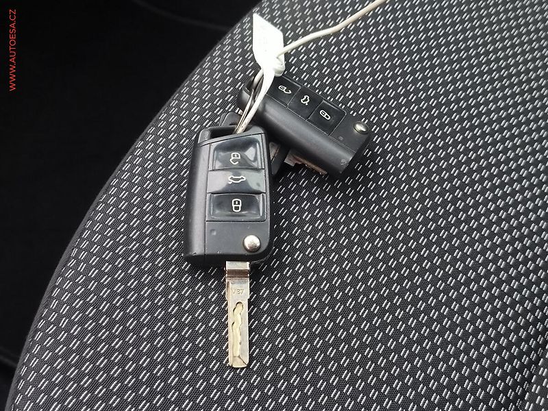 Škoda Octavia (2015) 2.0 TDi, Ambition, DSG, navi - fotka 21 z 21
