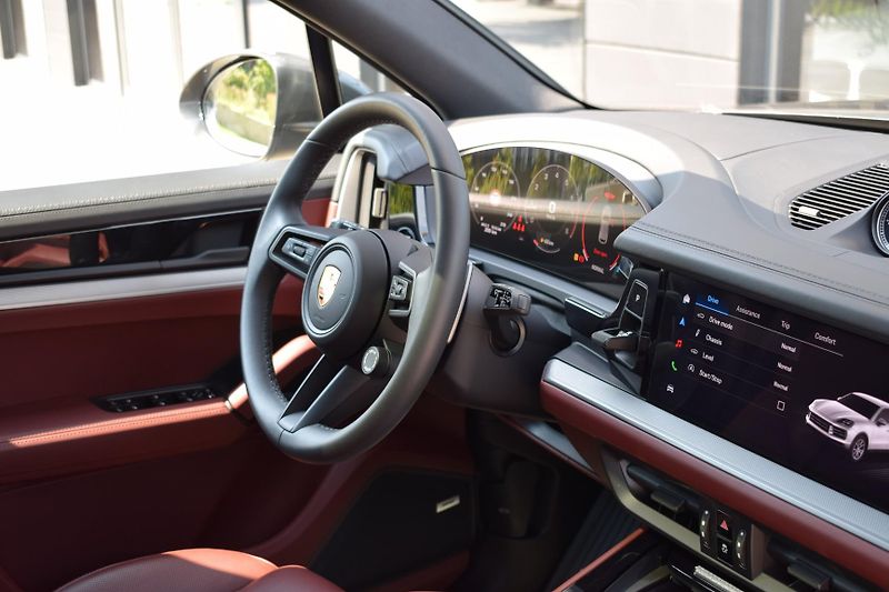 Porsche Cayenne (2026) KeyLess/SoftClose/Pano - fotka 52 z 52