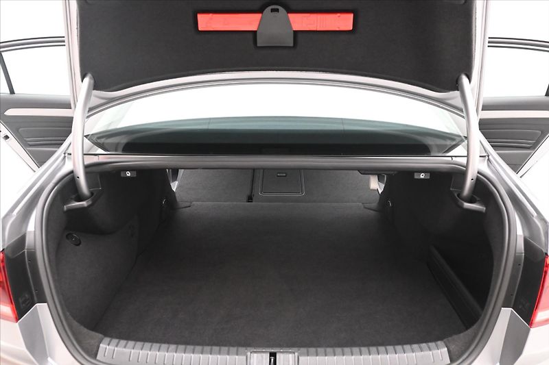 Volkswagen Passat 1,4 TSI GTE 160 kW DSG Highlin - fotka 11 z 32