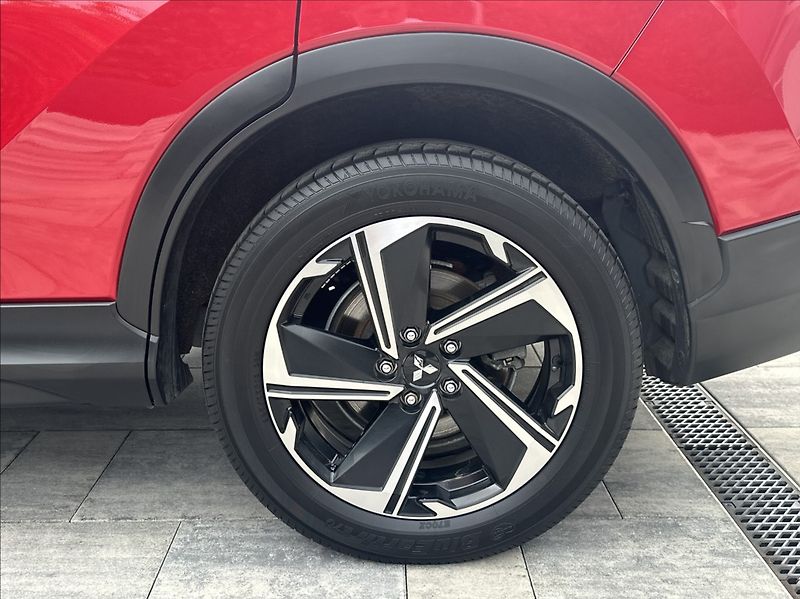 Mitsubishi Eclipse Cross 2,4 PHEV 188PS  A/T 4x4 - fotka 44 z 52