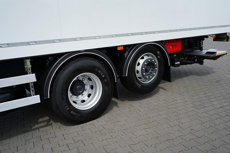Iveco S-WAY (2023) 420 / E 6 / KONTENER + WINDA / - fotka 30 z 45