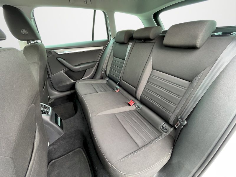 Škoda Octavia (2018) 1.4 TSI 110kW DSG Ambition Plu - fotka 23 z 33