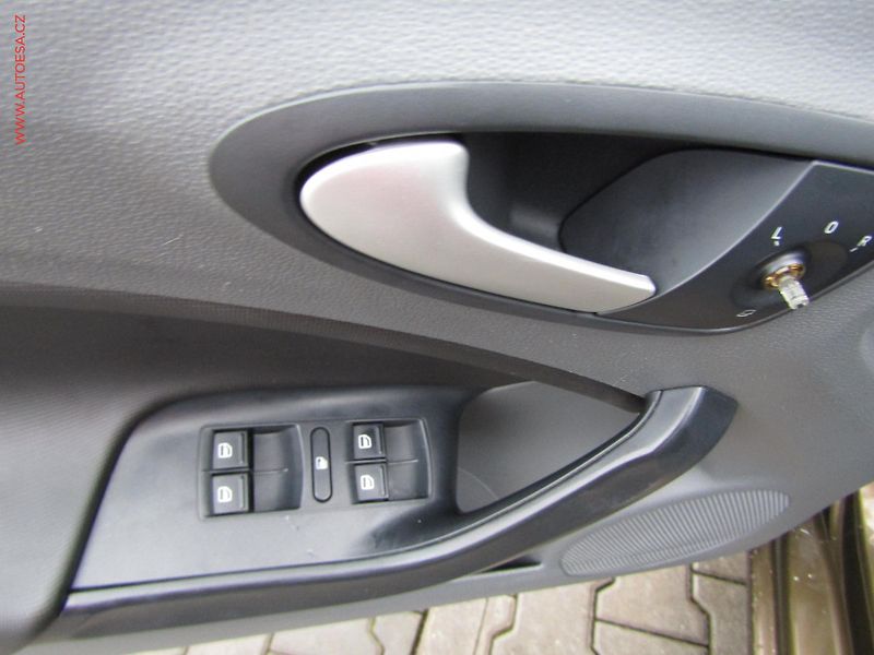 Seat Ibiza (2010) 1.6 TDi, ČR, Style - fotka 11 z 15