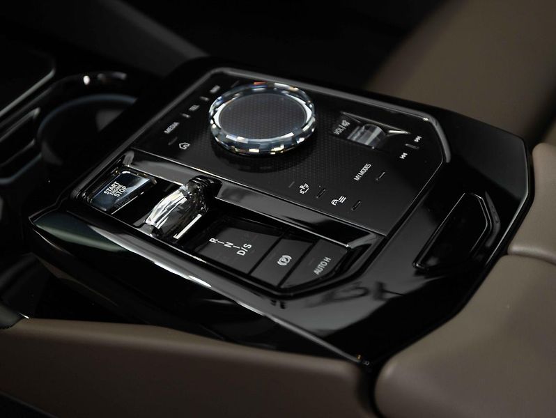 BMW Řada 5 520d xDrive - fotka 15 z 23