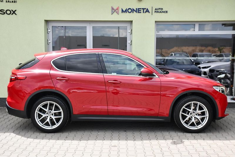 Alfa Romeo Stelvio 2.0 206kW Q4 VELOCE - fotka 12 z 35