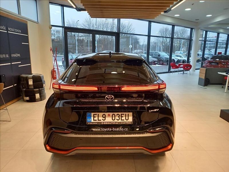 Toyota C-HR 2,0 Tokyo Edition  PHEV - fotka 5 z 14