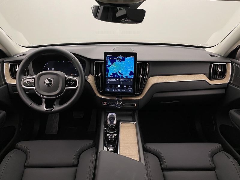 Volvo XC60 B5 AWD PLUS DARK AUT CZ 1.maj - fotka 2 z 63