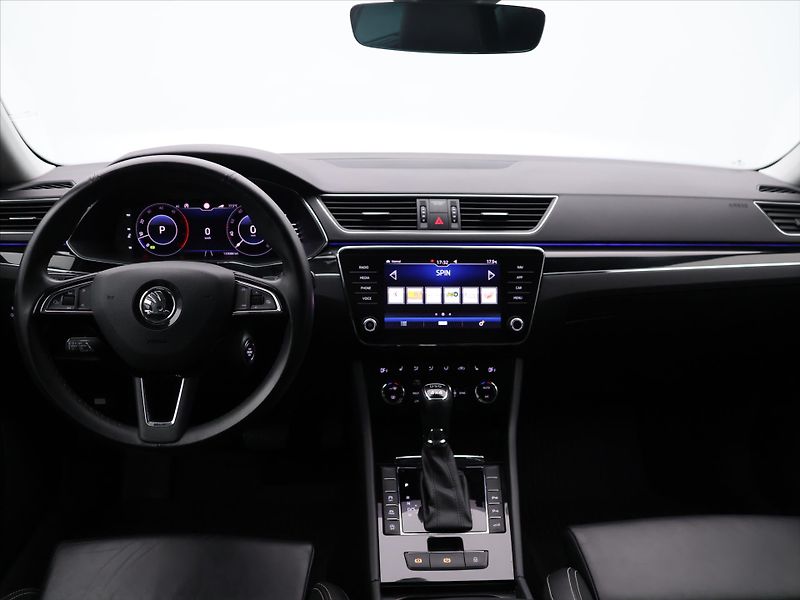 Škoda Superb 2,0 TDI 140kW DSG 4x4 L&K DPH - fotka 33 z 40