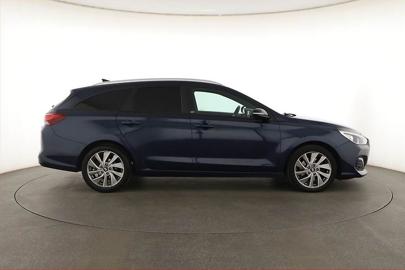 Hyundai i30 (2019) 1.4 T-GDI, Automat, Navi - fotka 6 z 16