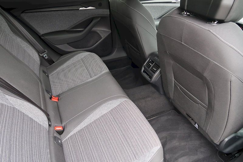 Škoda Superb (2024) Combi Selection 1,5 TSi / 150 - fotka 8 z 33