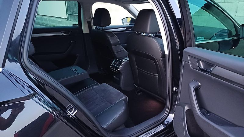 Škoda Superb 2.0 TSI 140kW WEBASTO-TZ-DPH  - fotka 13 z 38
