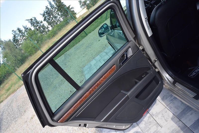 Škoda Superb 2,0 TDI 125KW TOP VÝBAVA ALU - fotka 29 z 50