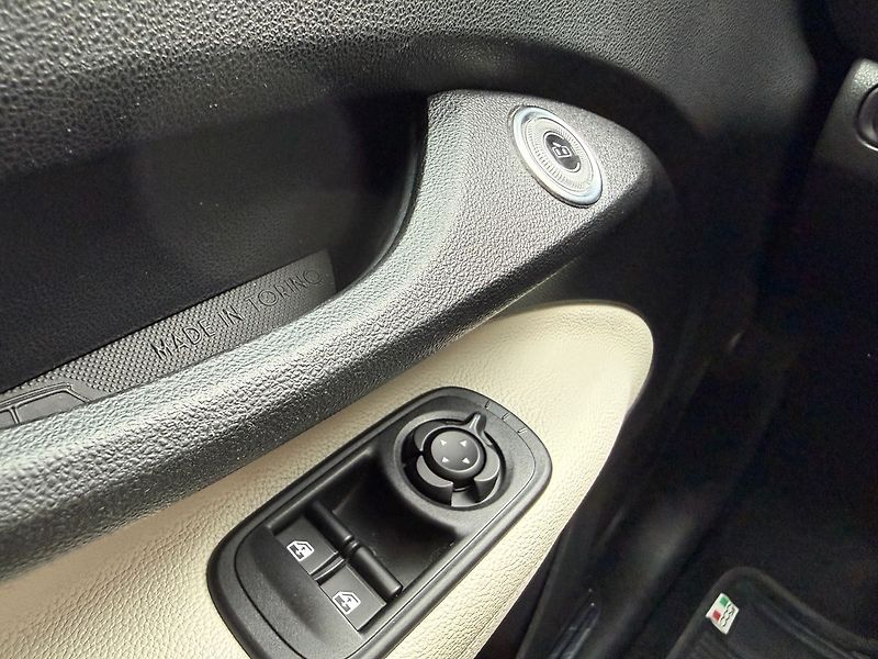 Fiat 500 LaPrima 42 kWh JBL - fotka 27 z 32