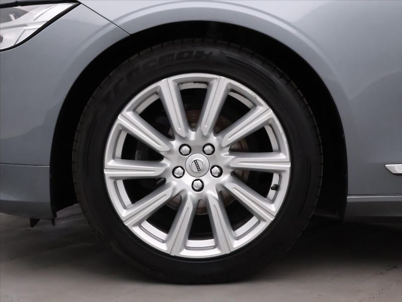 Volvo V90 2,0 D3 Drive-E Momentum Auto - fotka 31 z 38