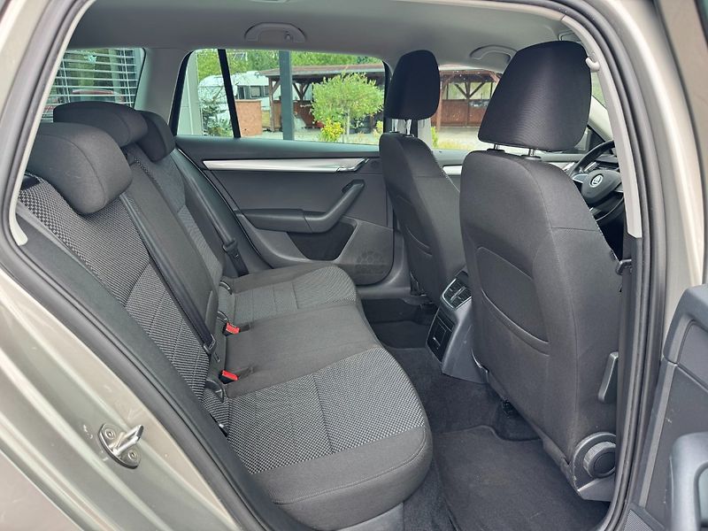Škoda Octavia (2015) Ambition 1.6 TDI 81kW - fotka 24 z 29