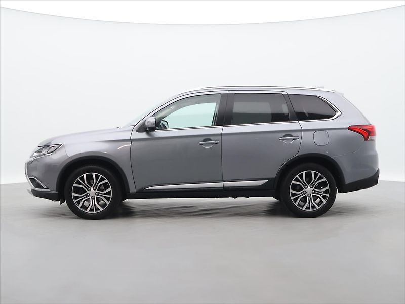 Mitsubishi Outlander 2,0 MIVEC 110kW Intense 4WD - fotka 3 z 34