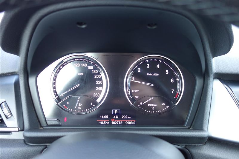 BMW Řada 2 218i,1 MAJ.,SERV.KN.,7MÍST. - fotka 39 z 43