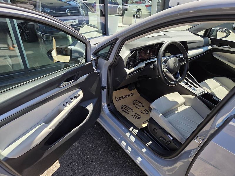 Volkswagen Golf (2023) 2.0 TDI DSG - fotka 7 z 39