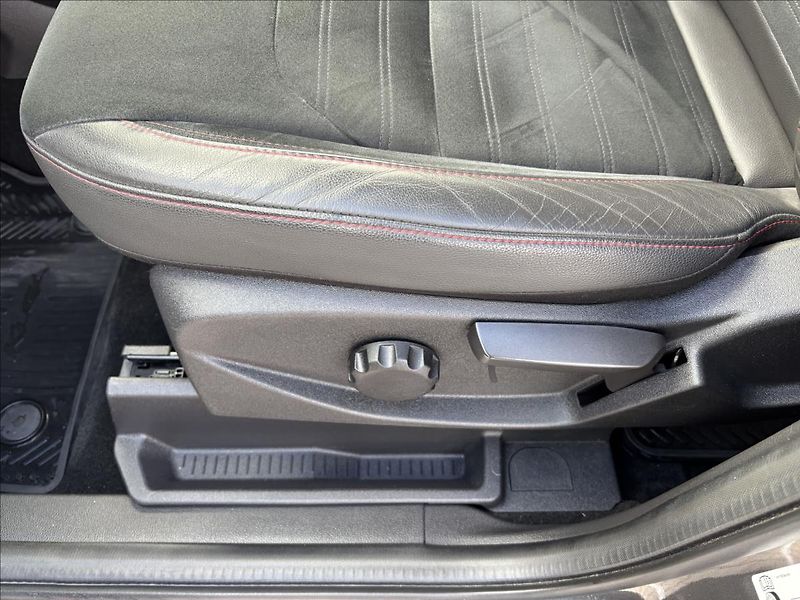 Ford Kuga 2,0 EcoBoost 170kW  ST-Line - fotka 26 z 50