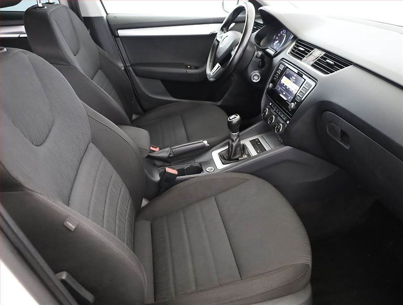 Škoda Octavia (2016) 2.0 TDI, Navi, Tempomat - fotka 7 z 18