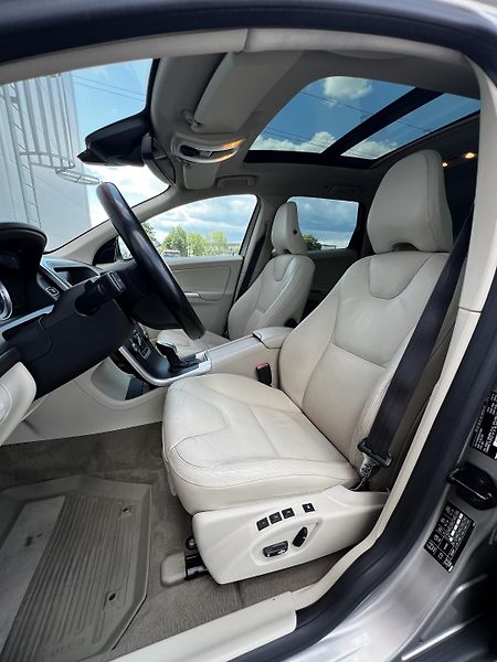 Volvo XC60 3.0 T6 AWD Aut. Summum TZ  - fotka 6 z 24