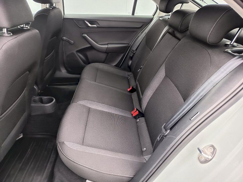 Škoda Rapid (2015) 1.2TSI 81KW AMBITION - fotka 25 z 30