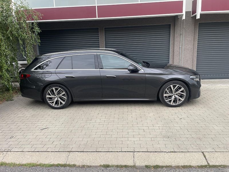 Mercedes-Benz Třídy E (2023) E300e model 2024 DPH - fotka 3 z 12