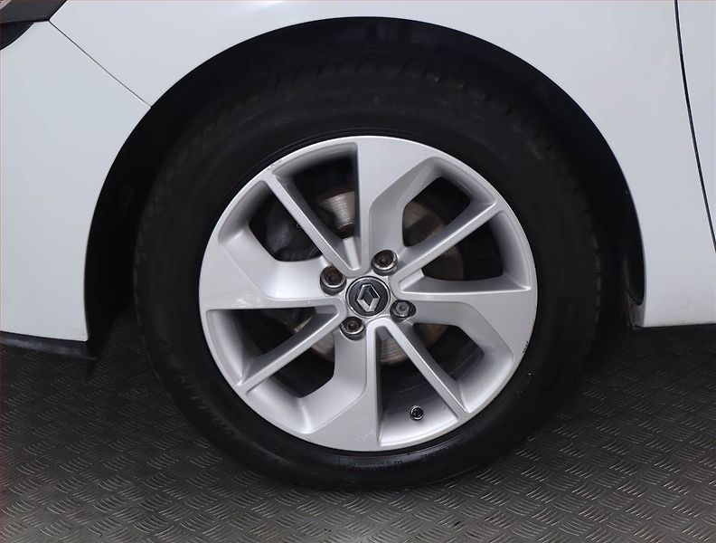 Renault Clio (2017) 1.2 TCe, Navi, Tempomat - fotka 15 z 17